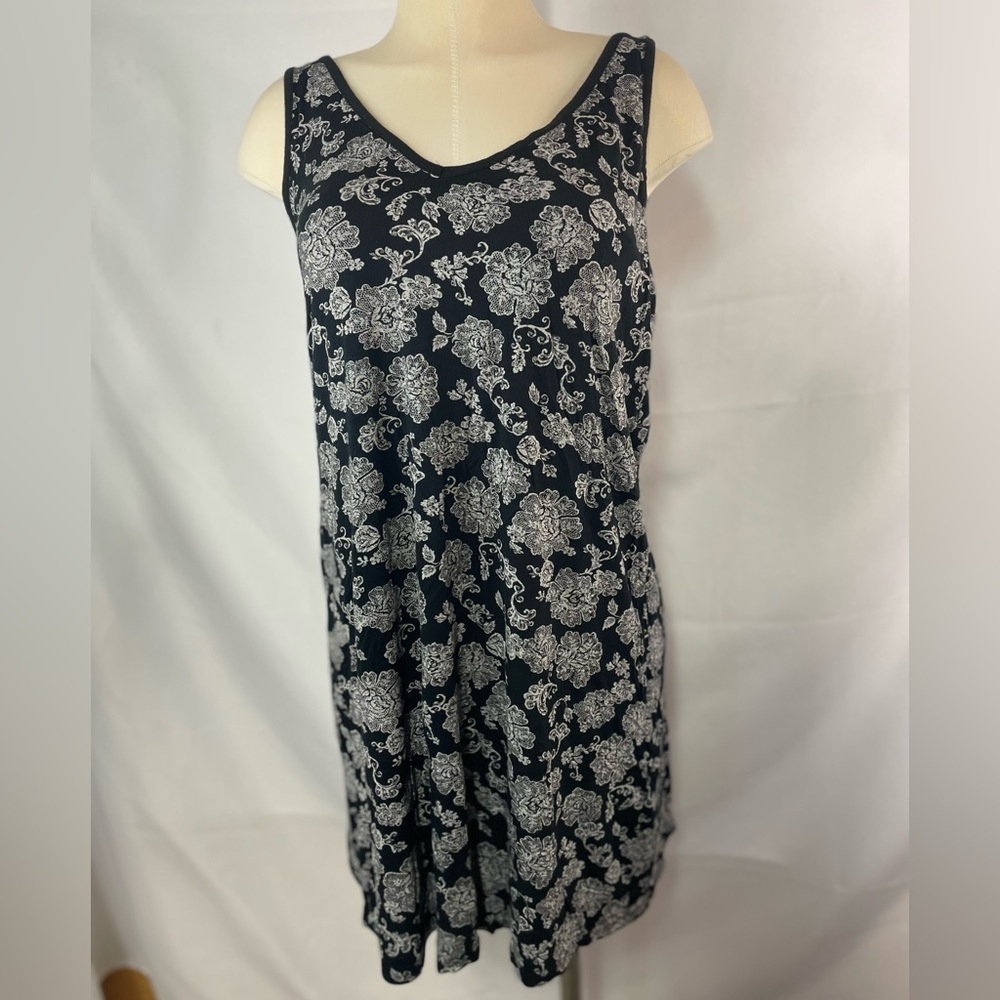 Soma black and white floral night flown with a shelf bra. So soft. Womens size M - Picture 3 of 5
